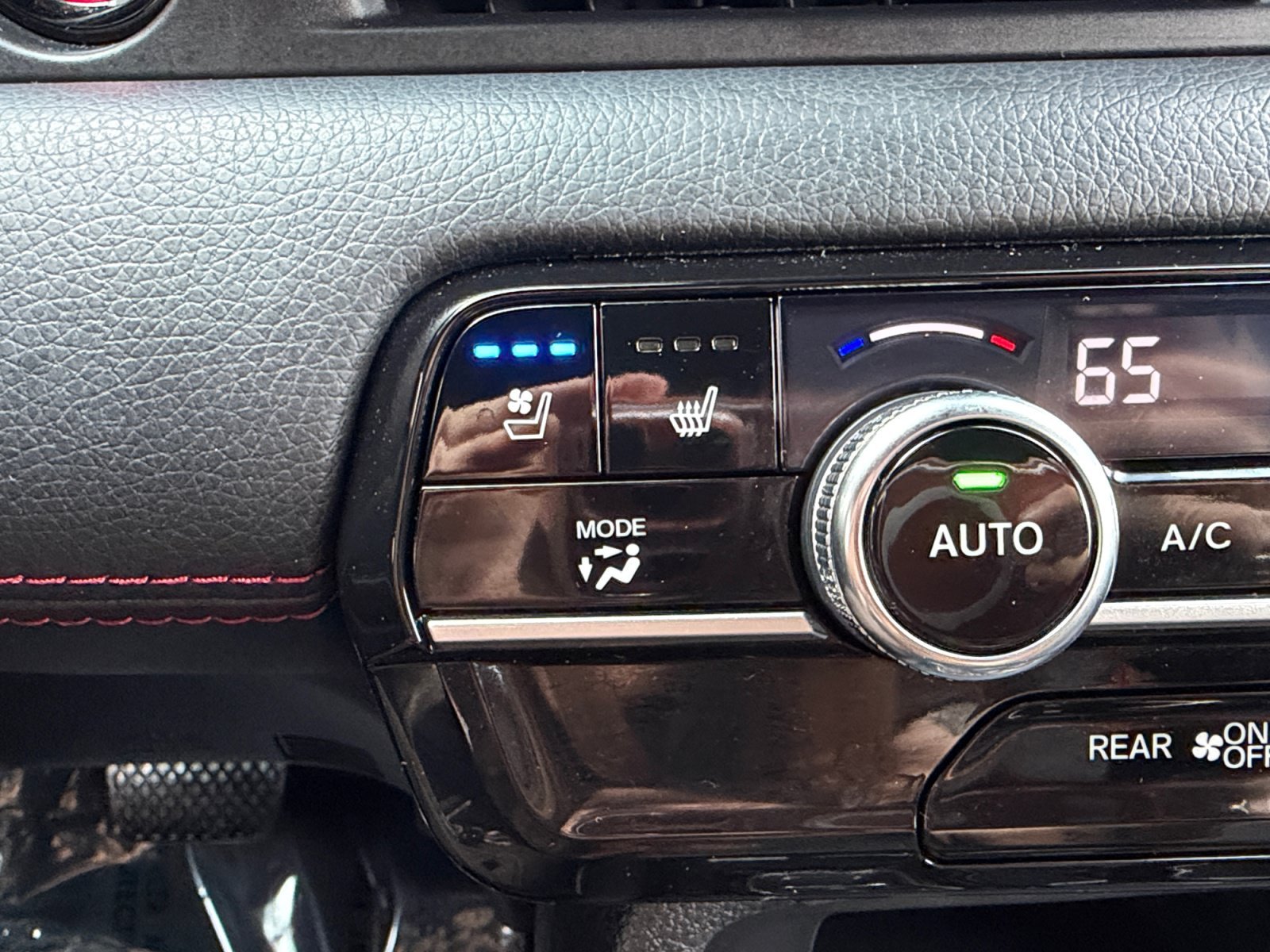 2025 Honda Pilot Black Edition - Photo 25
