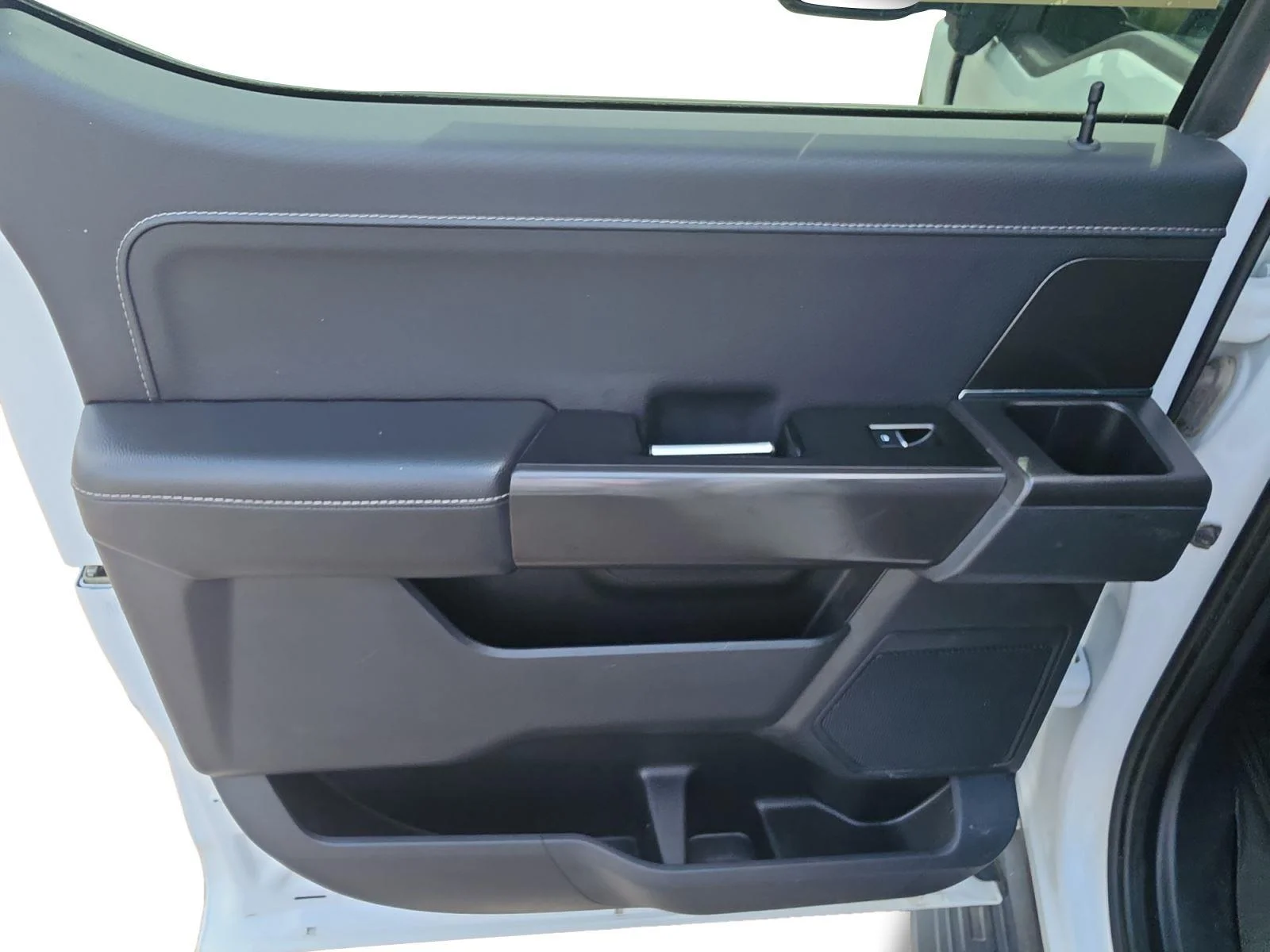 Used 2024 Oxford White Ford XLT image 19