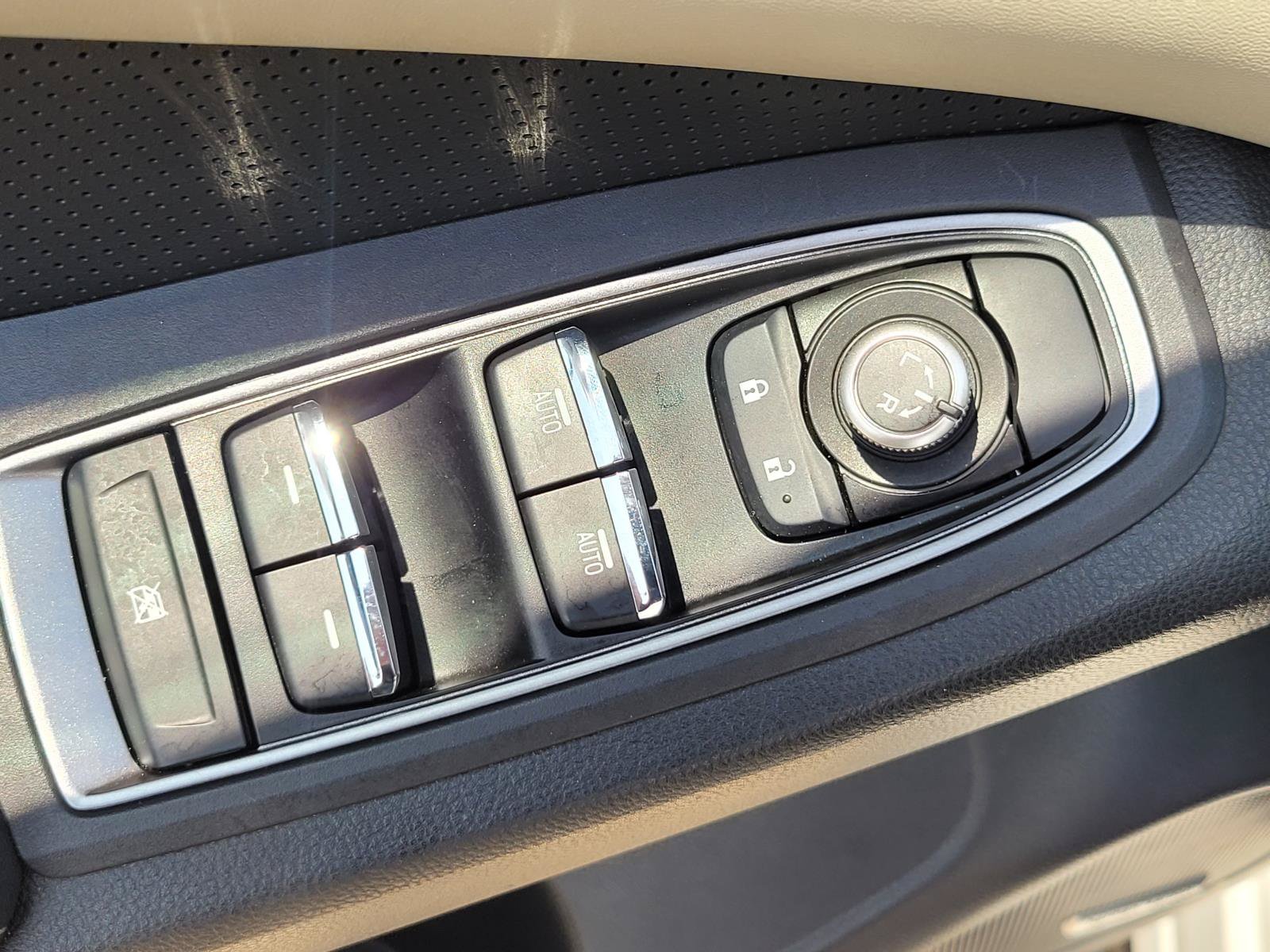 Used 2022 Crystal White Pearl Subaru Limited image 26