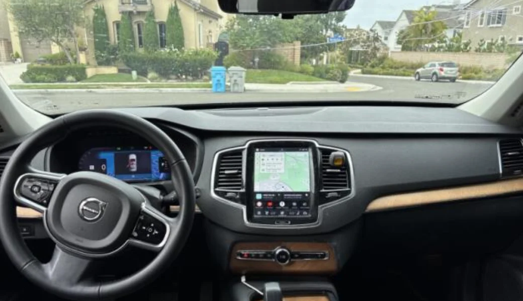 Certified Used 2025 Gray Volvo T8 Plus image 4