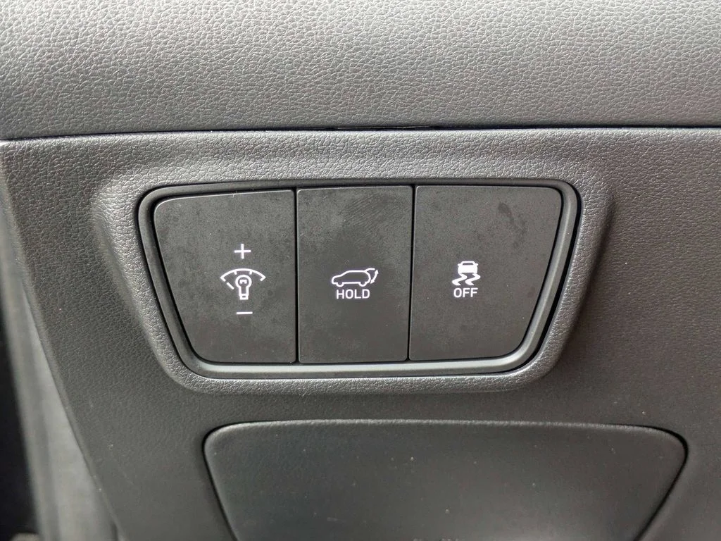 Used 2022 Gray Hyundai SEL image 25