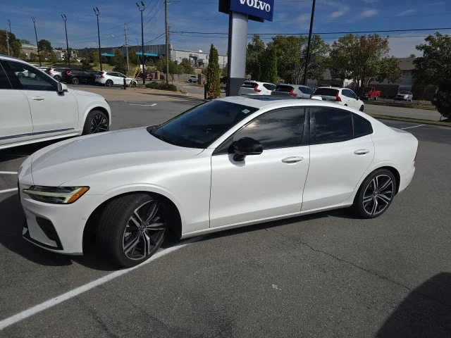 Used 2021 White Volvo T5 R-Design image 1