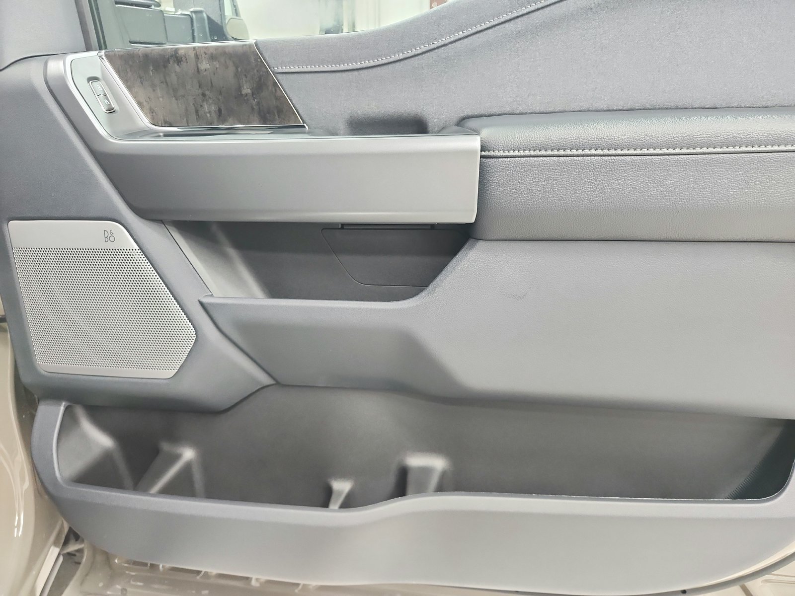 New 2027 Marsh Gray Metallic Ford F-250® Lariat® image 42