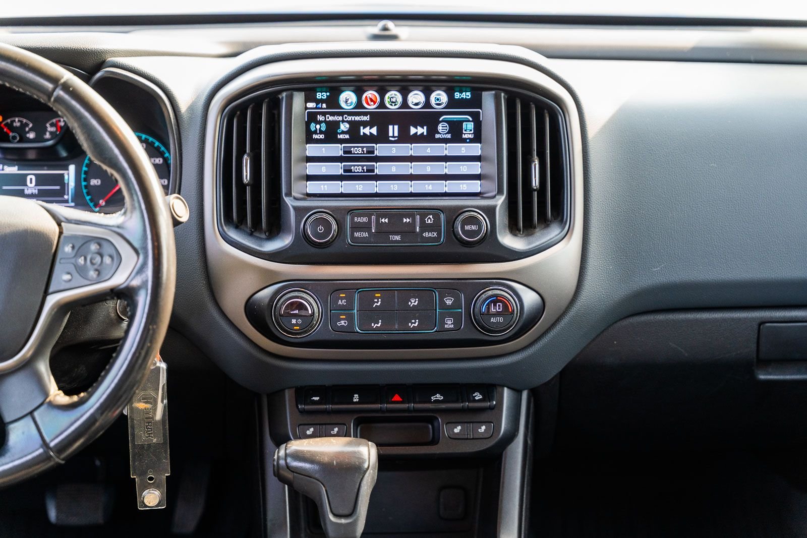 Used 2018 Blue Chevrolet Z71 image 28