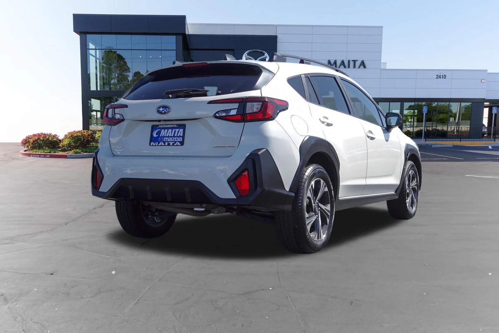 Used 2025 Crystal White Pearl Subaru Premium image 3
