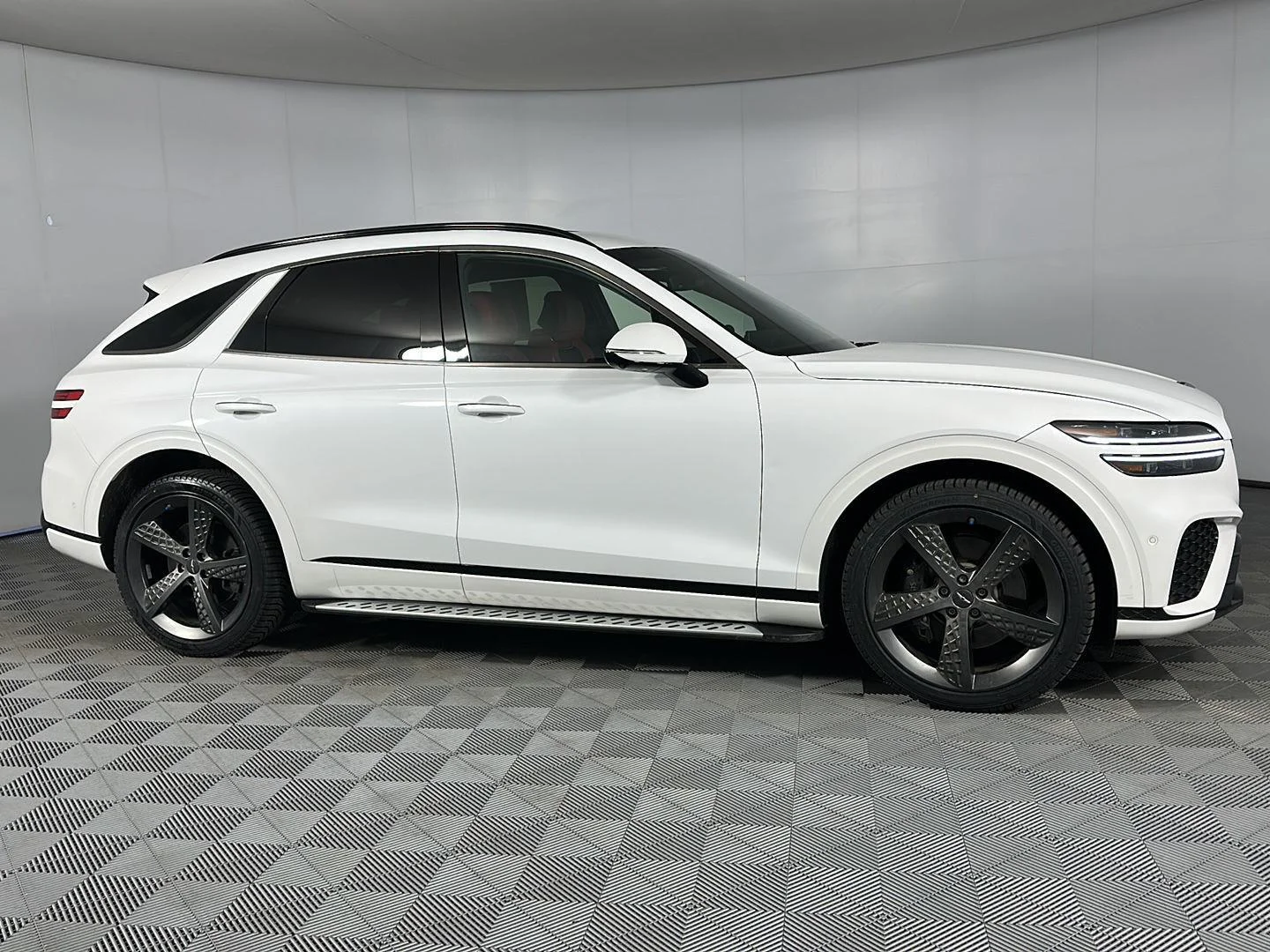 Used 2024 Uyuni White Genesis 2.5T image 8