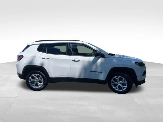 Used 2024 White Jeep Latitude image 17