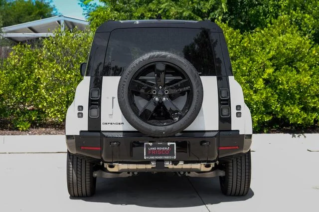 New 2026 White Land Rover X-Dynamic SE image 12