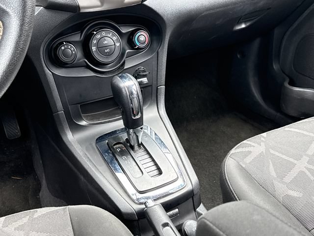 Used 2013 Ingot Silver Metallic Ford SE image 11