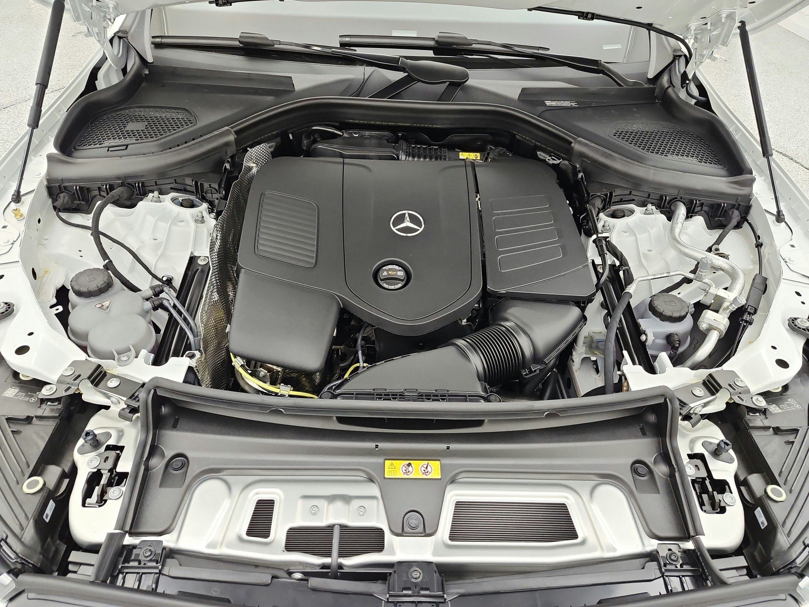 New 2026 Polar White Mercedes-Benz GLC 300 SUV image 12