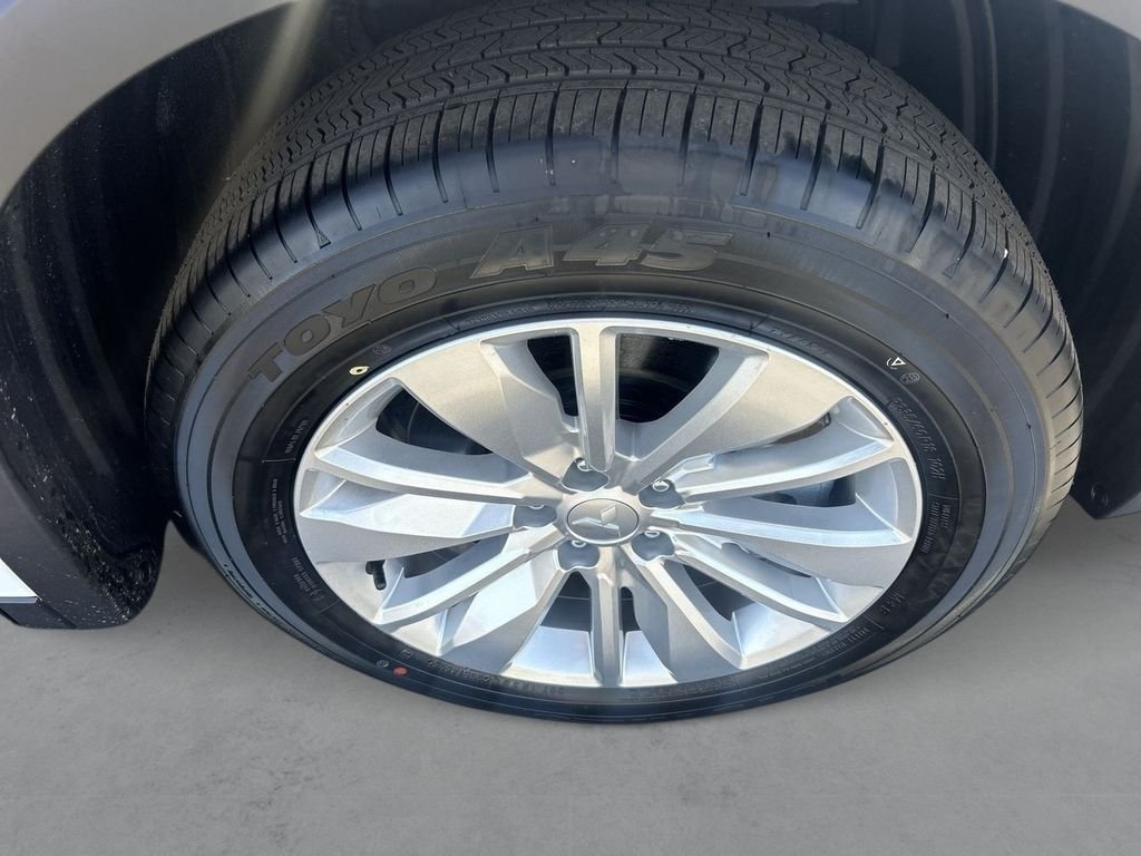 New 2026 WHT DIAMOND Mitsubishi ES image 10