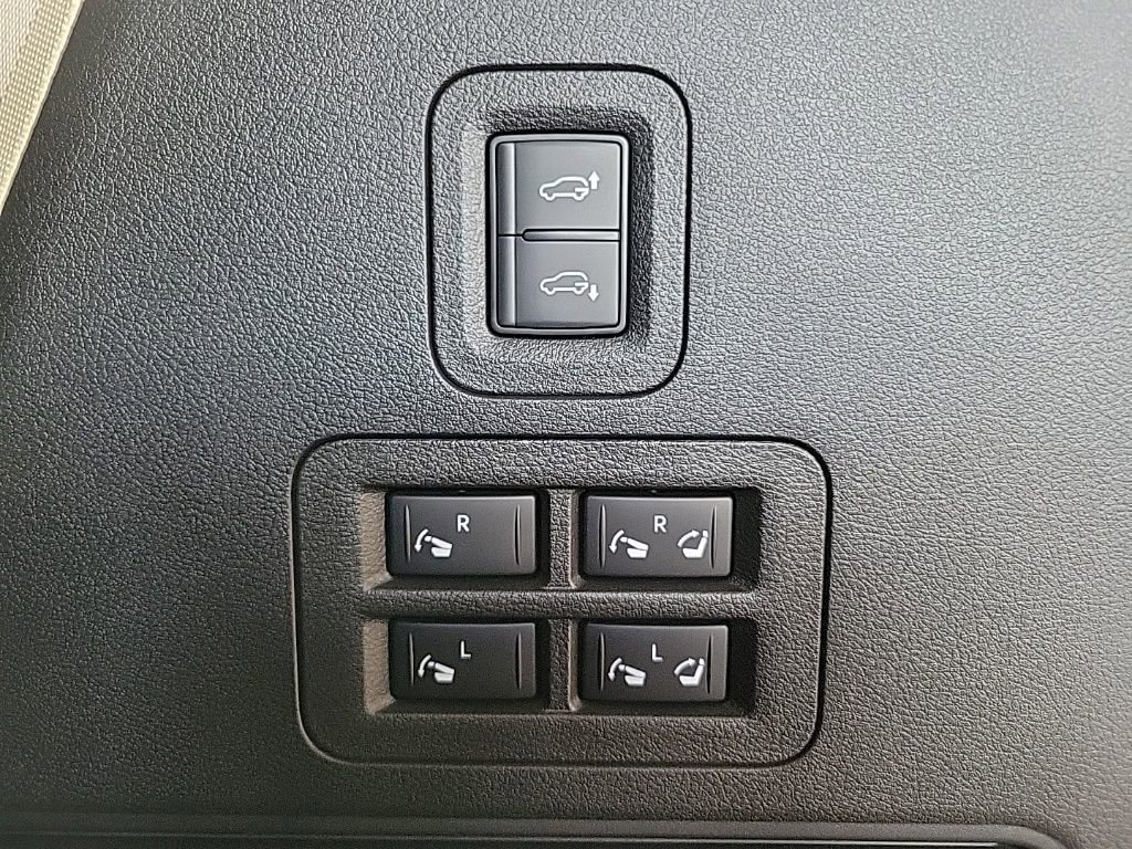 New 2026 Gun Metallic / Super Black Two-tone Nissan Platinum Reserve image 27