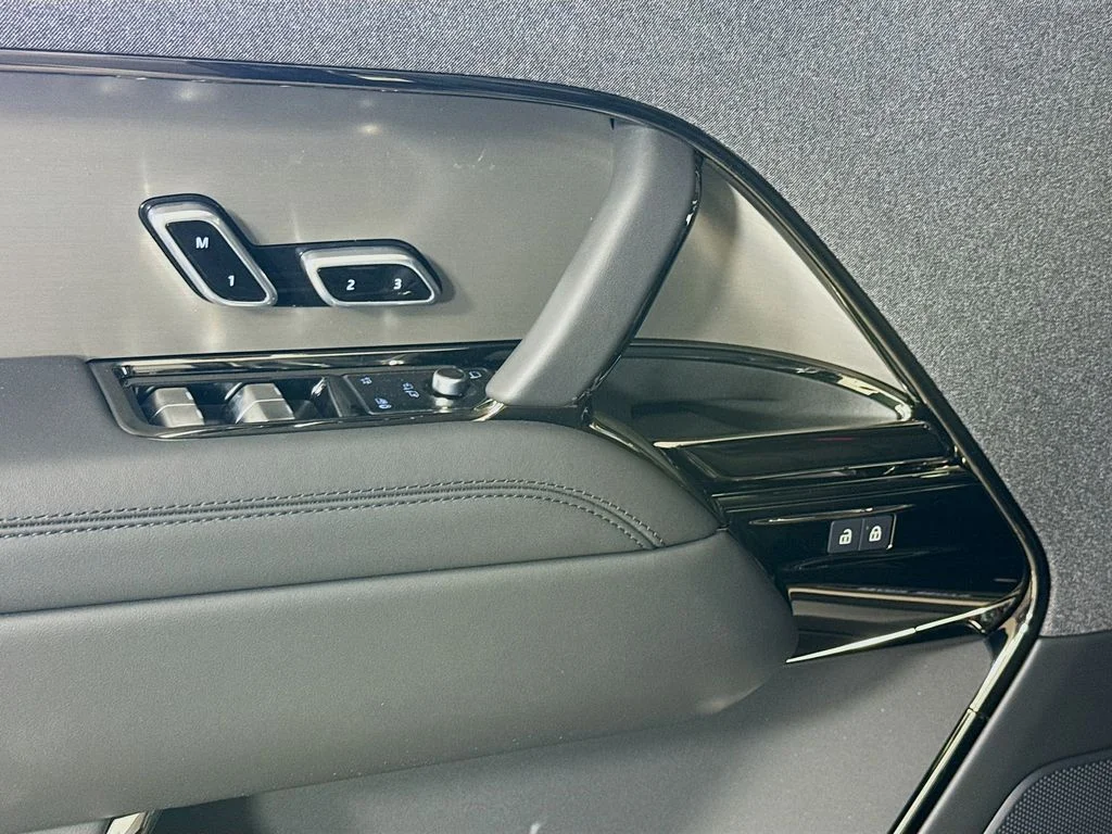 New 2026 Carpathian Grey Land Rover SE image 20