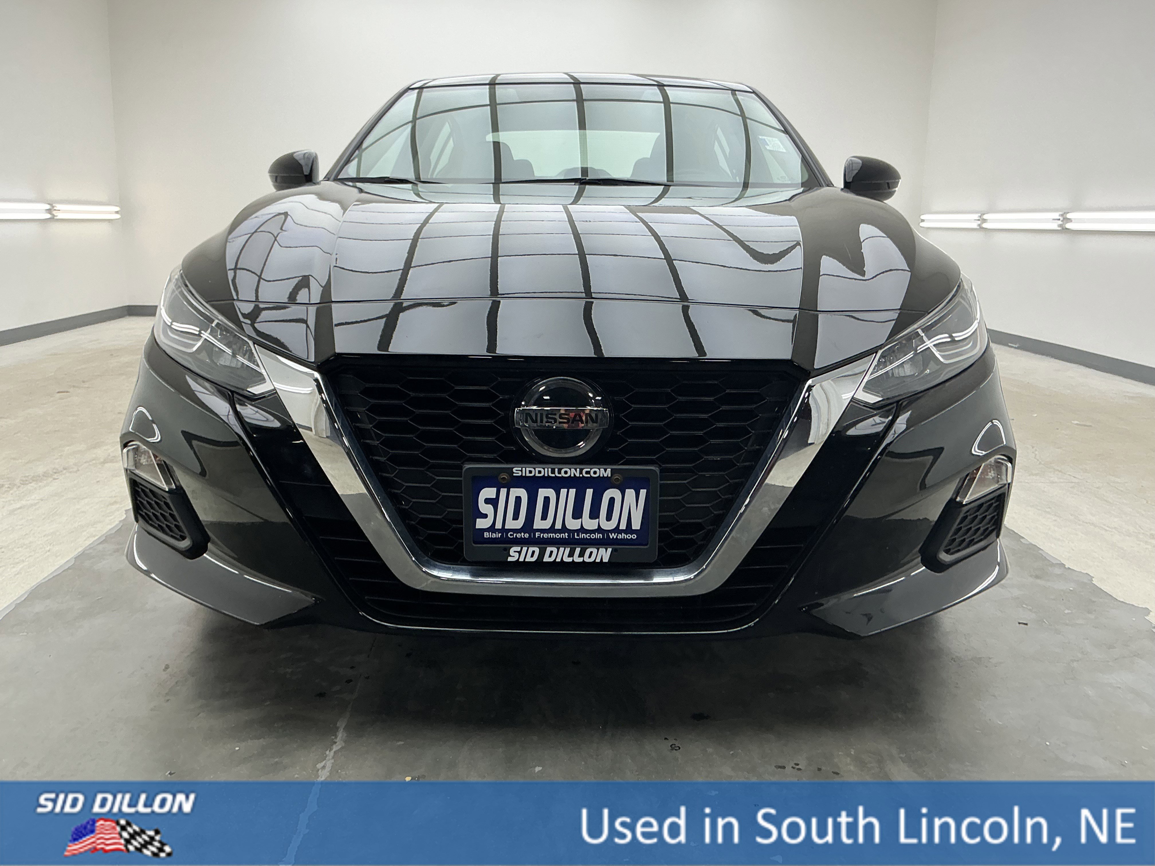 Used 2020 Super Black Nissan 2.5 S image 2
