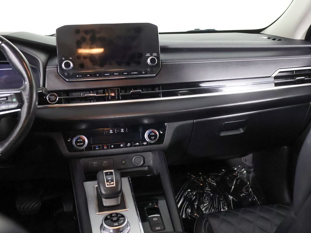 Used 2022 White Mitsubishi SEL image 37
