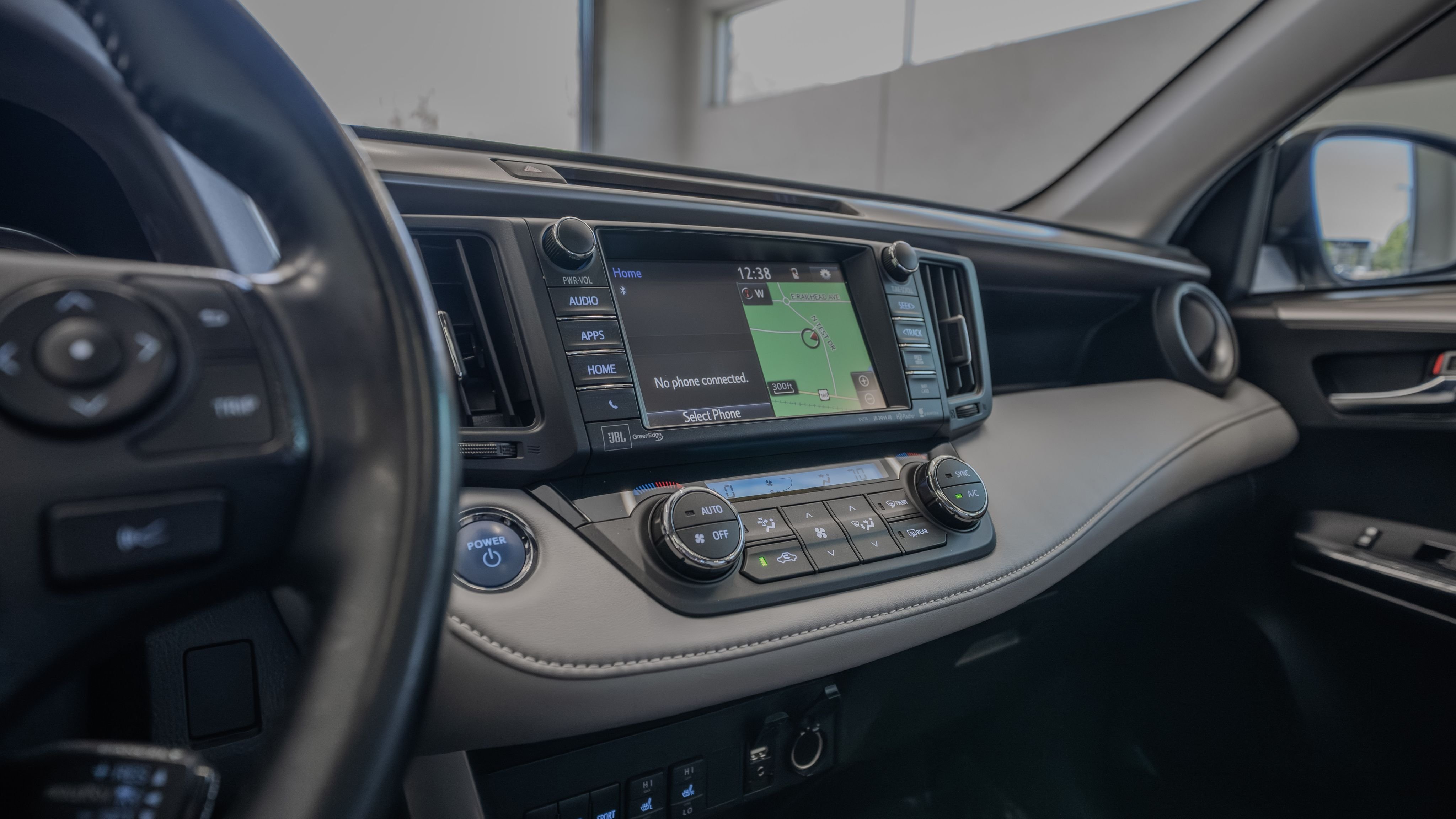 Used 2018 Blizzard Pearl Toyota Limited image 33