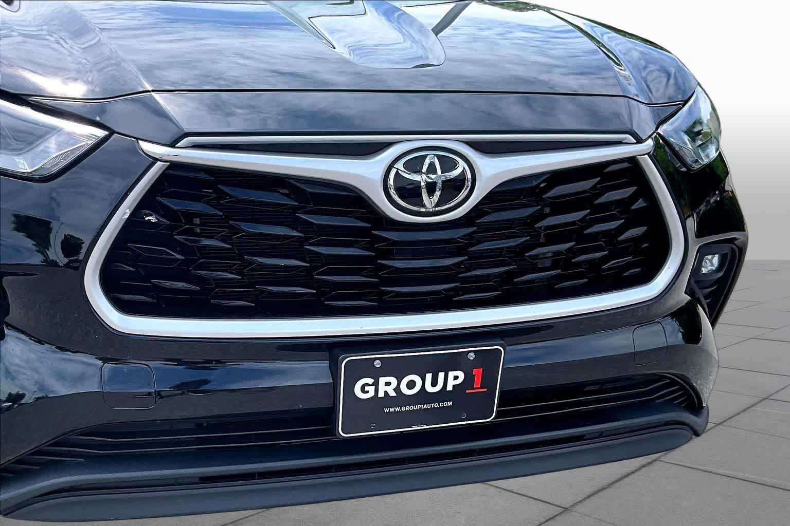 Used 2023 Midnight Black Metallic Toyota XLE image 30