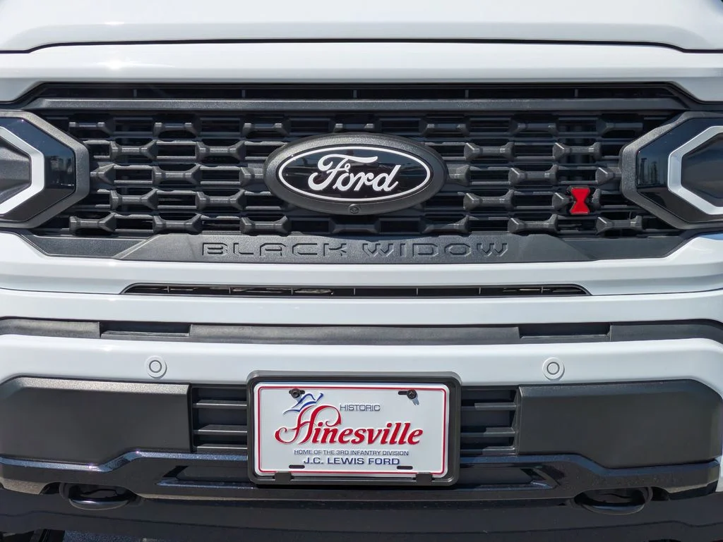 New 2026 Oxford White Ford XLT image 9