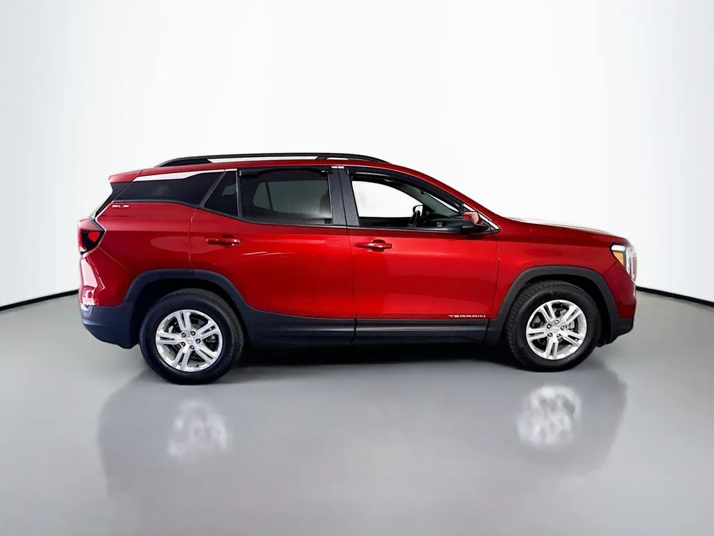Used 2022 Cayenne Red Tintcoat GMC SLE image 13