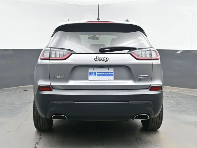 Used 2019 Billet Silver Metallic Clearcoat Jeep Latitude image 9
