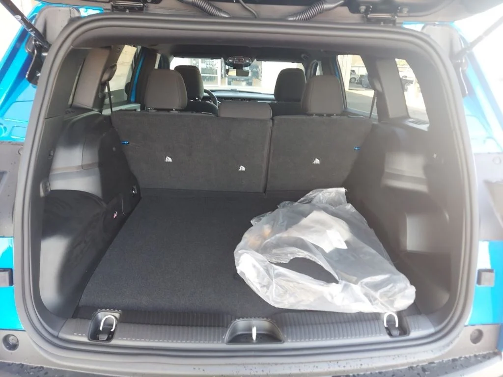 New 2026 Hydro Blue Pearl-Coat Exterior Paint Jeep Laredo image 41