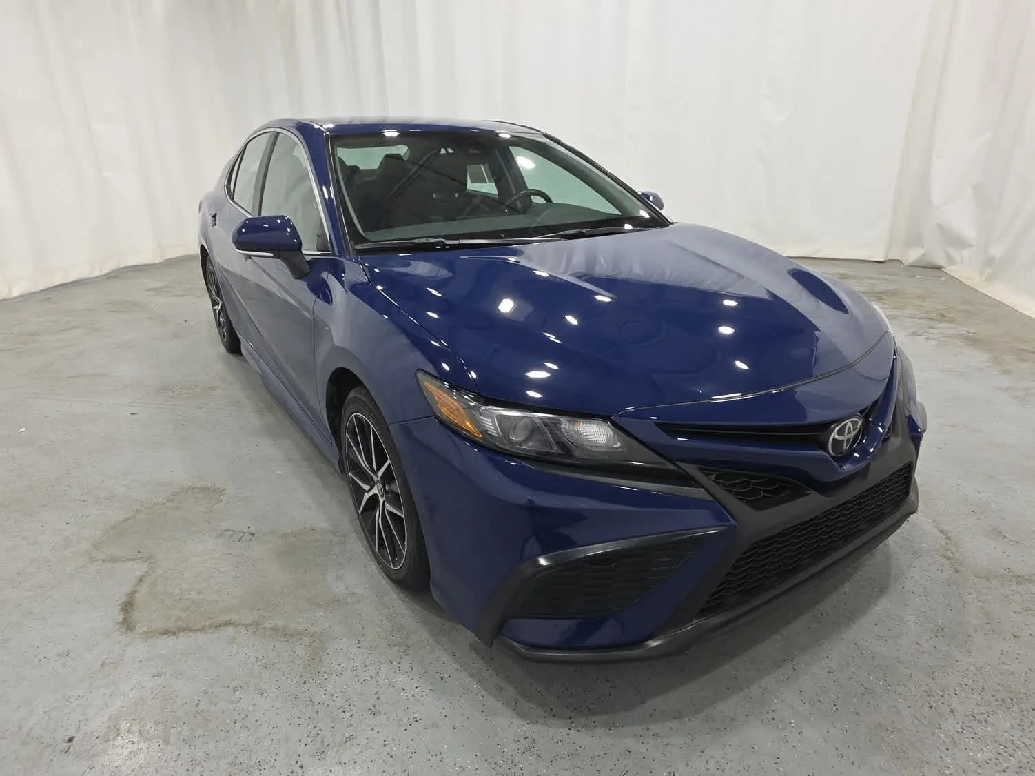 Used 2024 Blu/blue Toyota SE image 9
