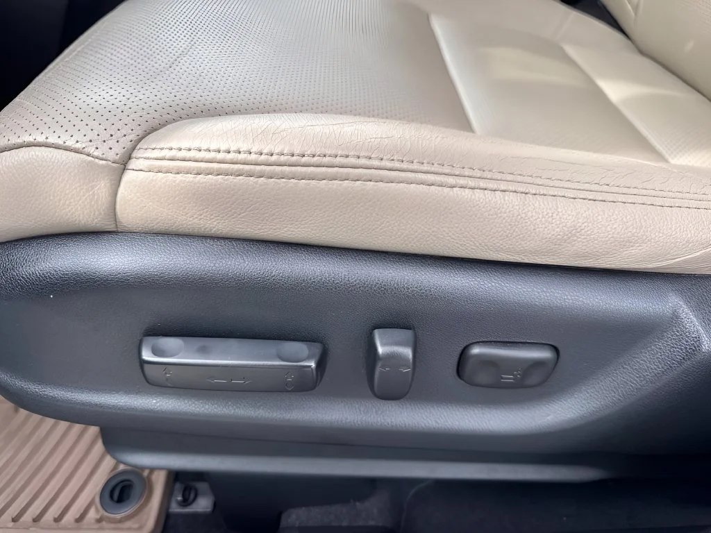 Used 2016  Honda Touring image 10