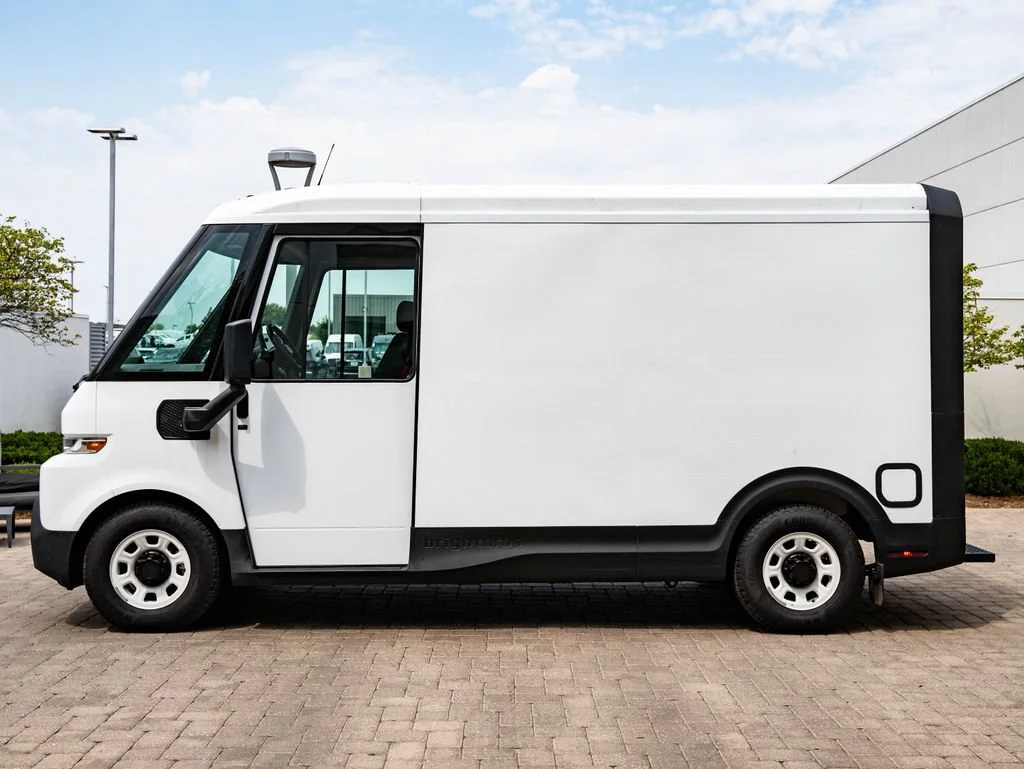 Used 2025 Oyster White Chevrolet 400 image 5