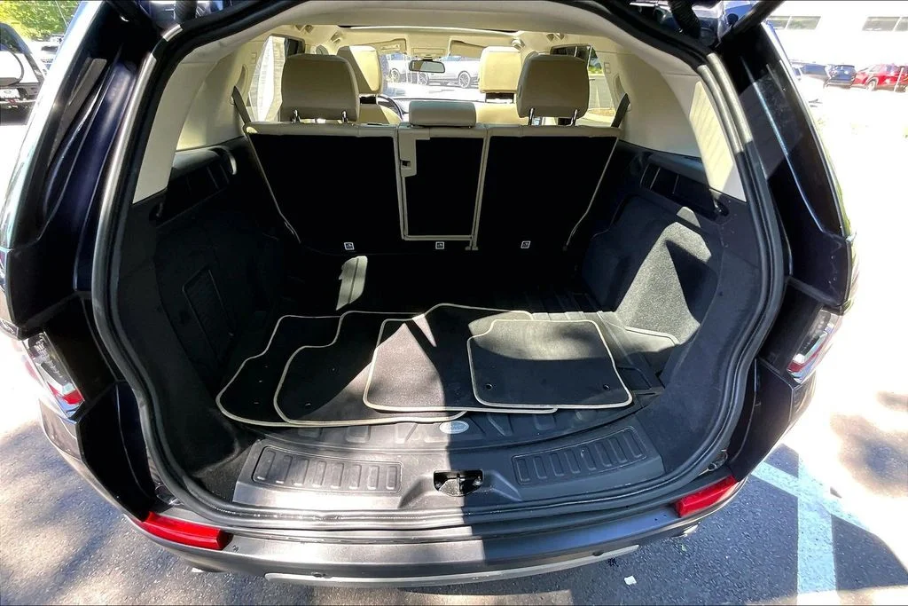 Used 2019 Loire Blue Metallic Land Rover HSE image 30