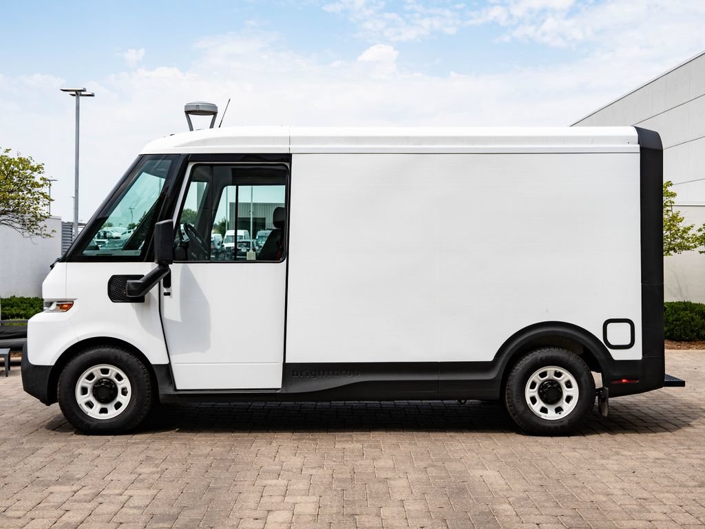 Used 2025 Oyster White Chevrolet 400 image 5