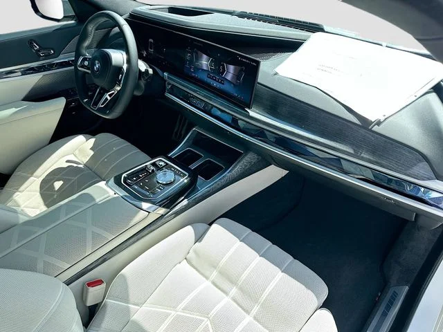 Used 2023 White BMW 760i xDrive image 29
