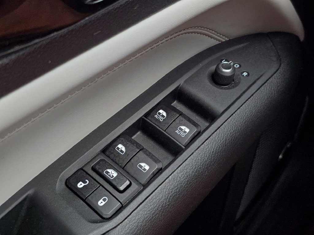 Used 2024 White Jeep Limited image 28