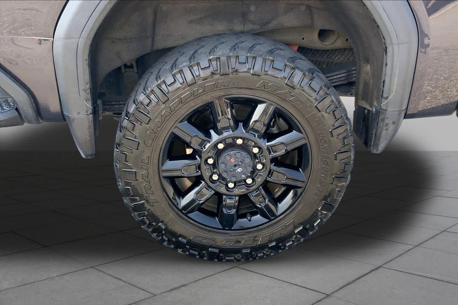 Used 2024 Titanium Rush Metallic GMC AT4 image 10