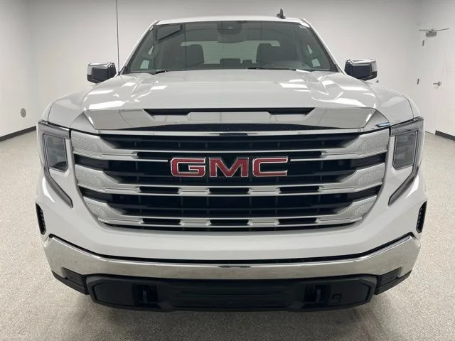 Used 2023 White GMC SLE image 3