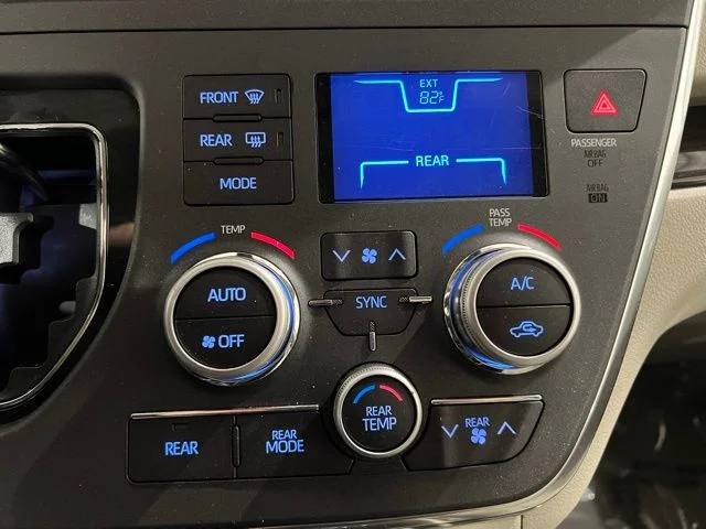 2019 Toyota Sienna XLE - Photo 14