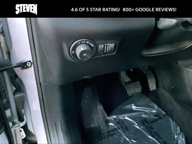 Used 2024 Silver Jeep Latitude image 25