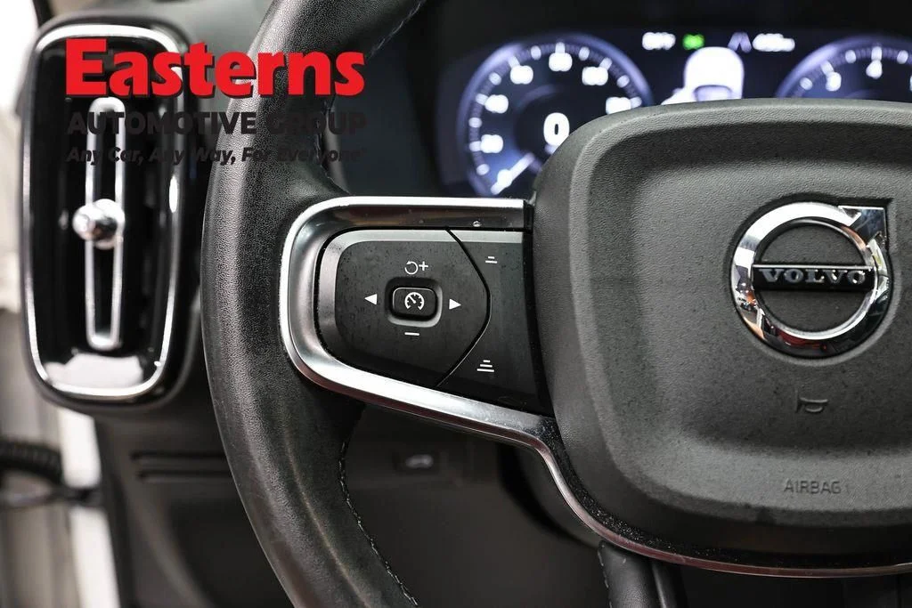 Used 2022 White Volvo Momentum image 16