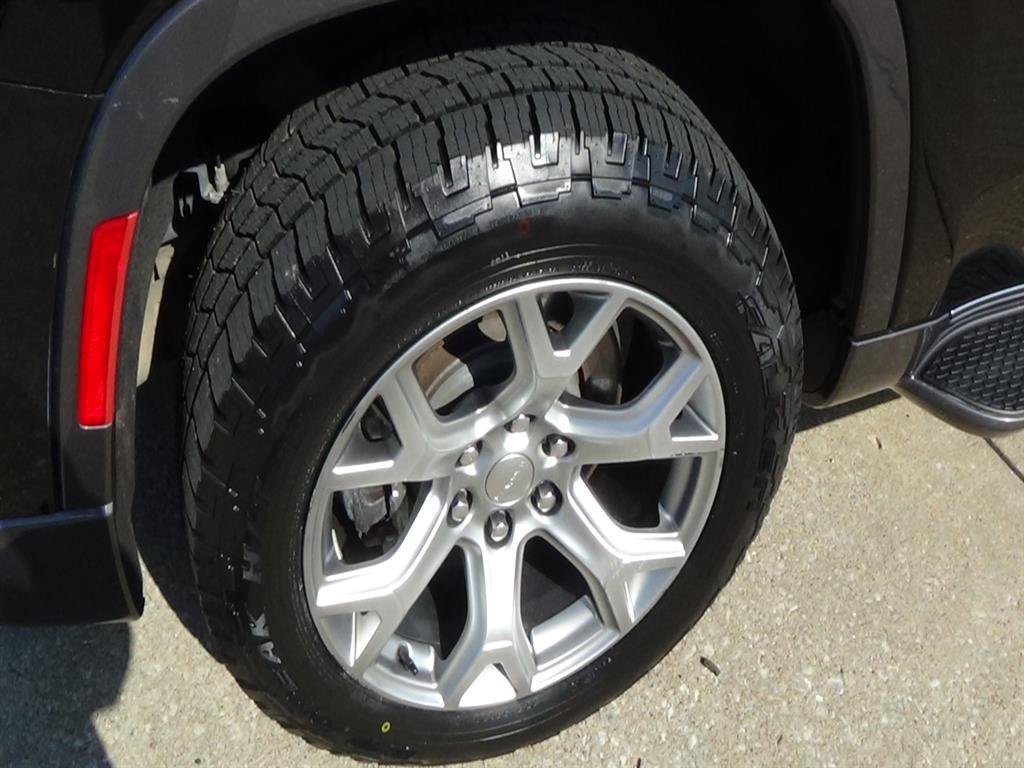 Certified Used 2022 Diamond Black Crystal Pearl Coat (pxj) Jeep Series II image 11