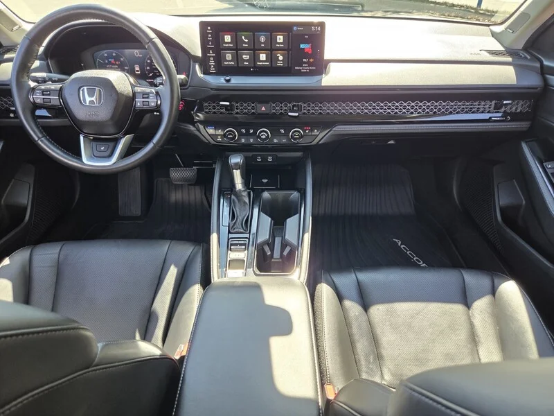 Used 2025 Platinum White Pearl Honda TOURING image 15
