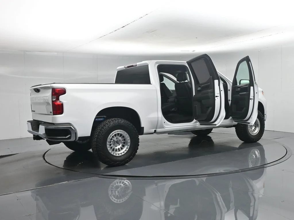 Used 2023 White Chevrolet LT image 5