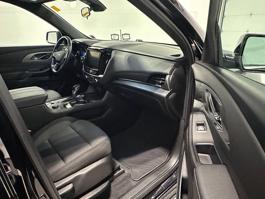 Used 2023 MOSAIC BLACK METALLIC Chevrolet LT Cloth image 27