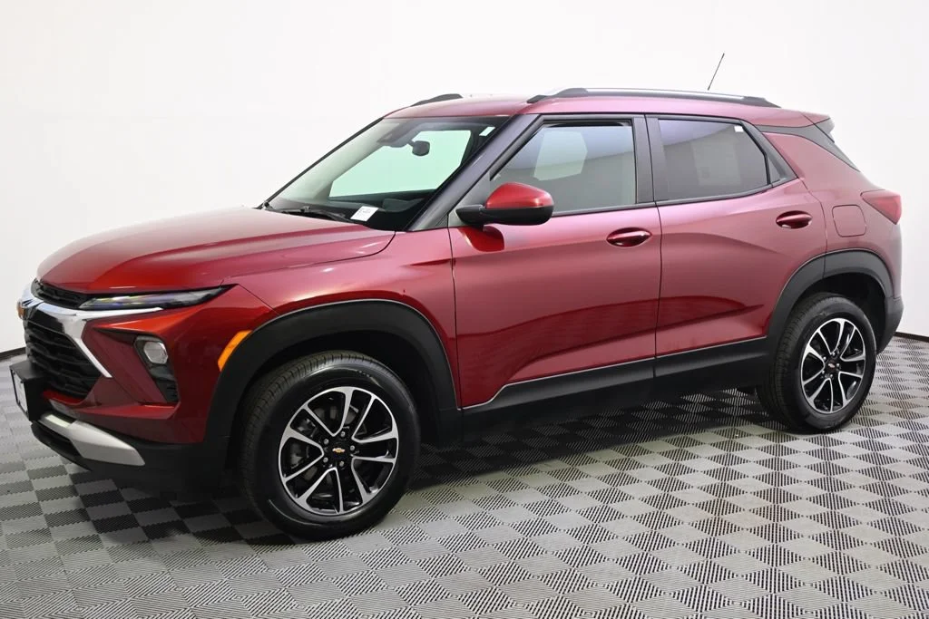 Used 2025 Chevrolet Trailblazer LT with VIN KL79MRSL2SB143804 for sale in Minneapolis, Minnesota
