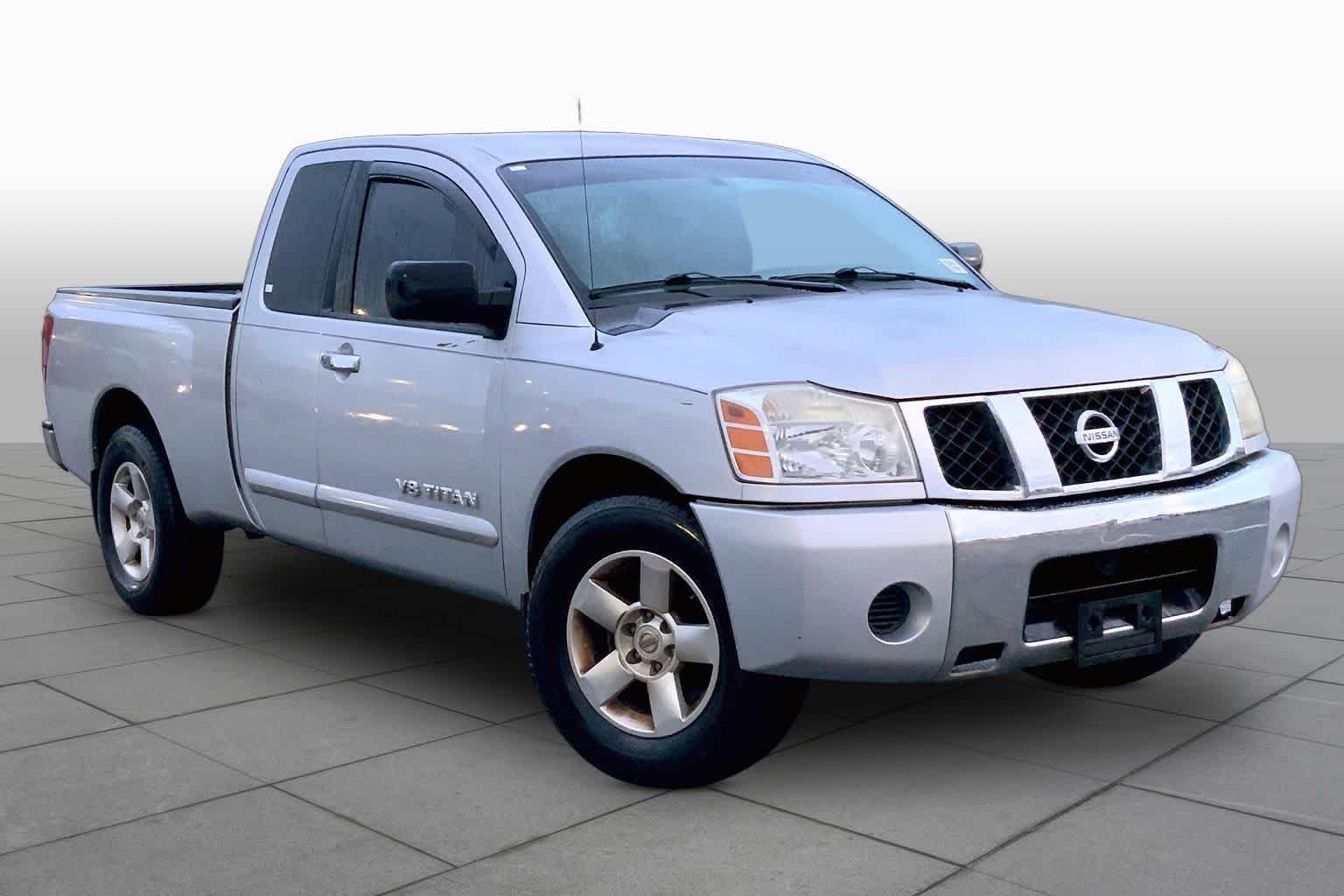 Used 2007 Radiant Silver Nissan SE image 2