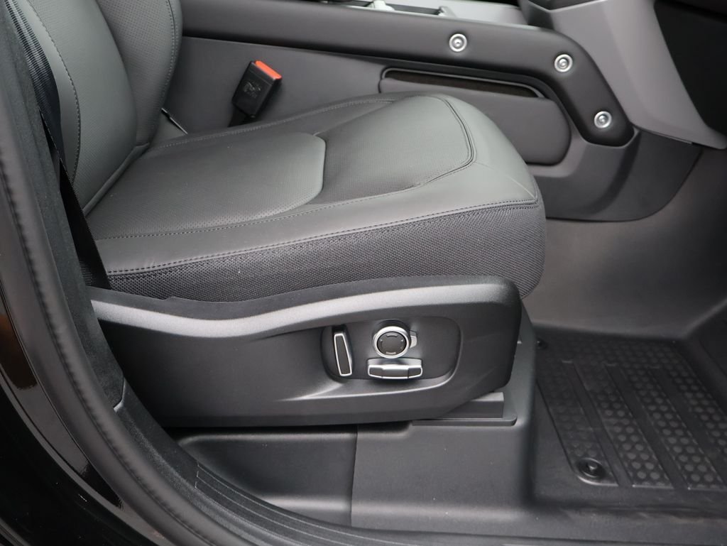 New 2026 Santorini Black Land Rover V8 image 10