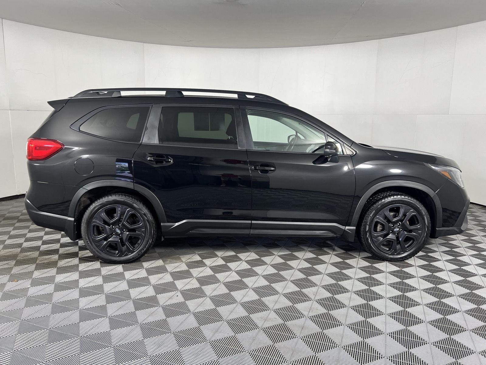 Used 2023 Crystal Black Silica Subaru Onyx Edition image 25