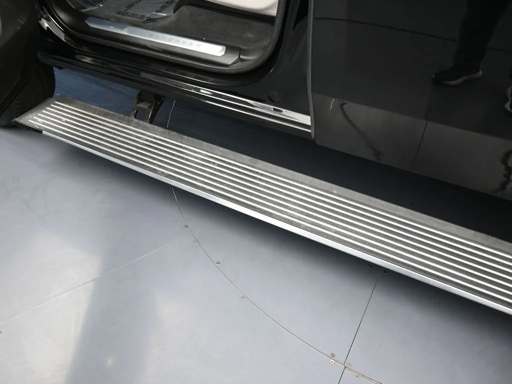 Used 2024 Diamond Black Crystal Pearlcoat Jeep Base image 42