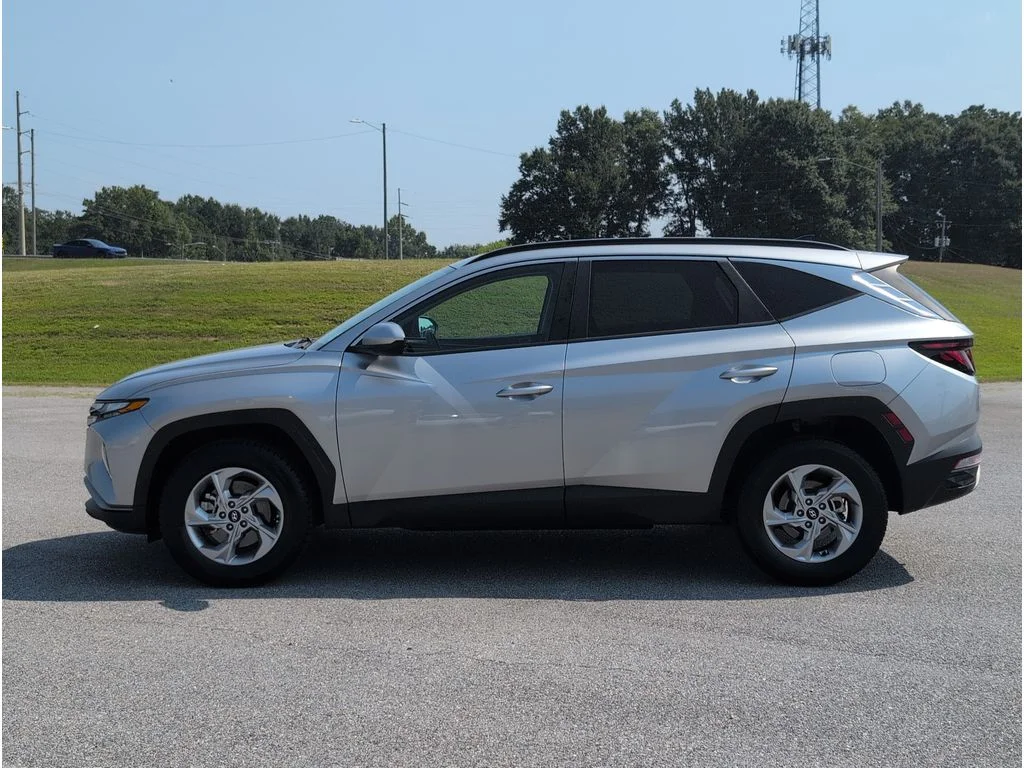 Used 2024 SILVER Hyundai SEL AWD image 2