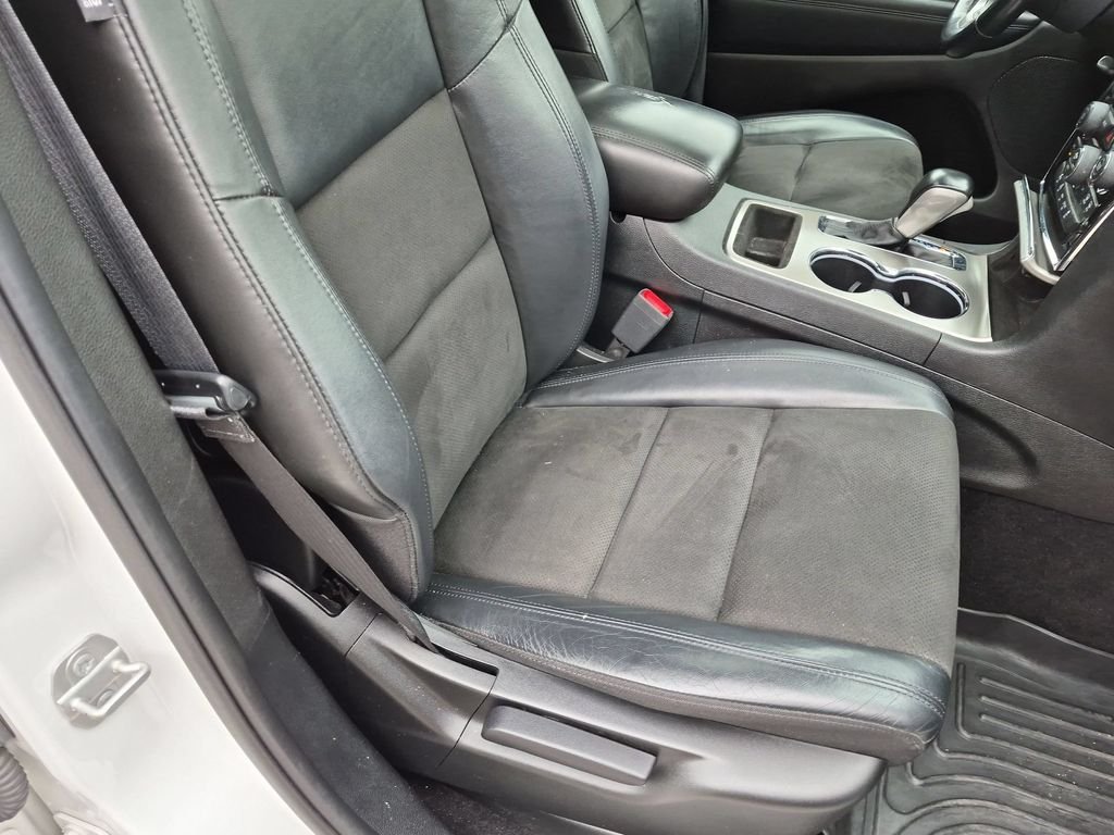 Used 2021 White Jeep Laredo X image 27