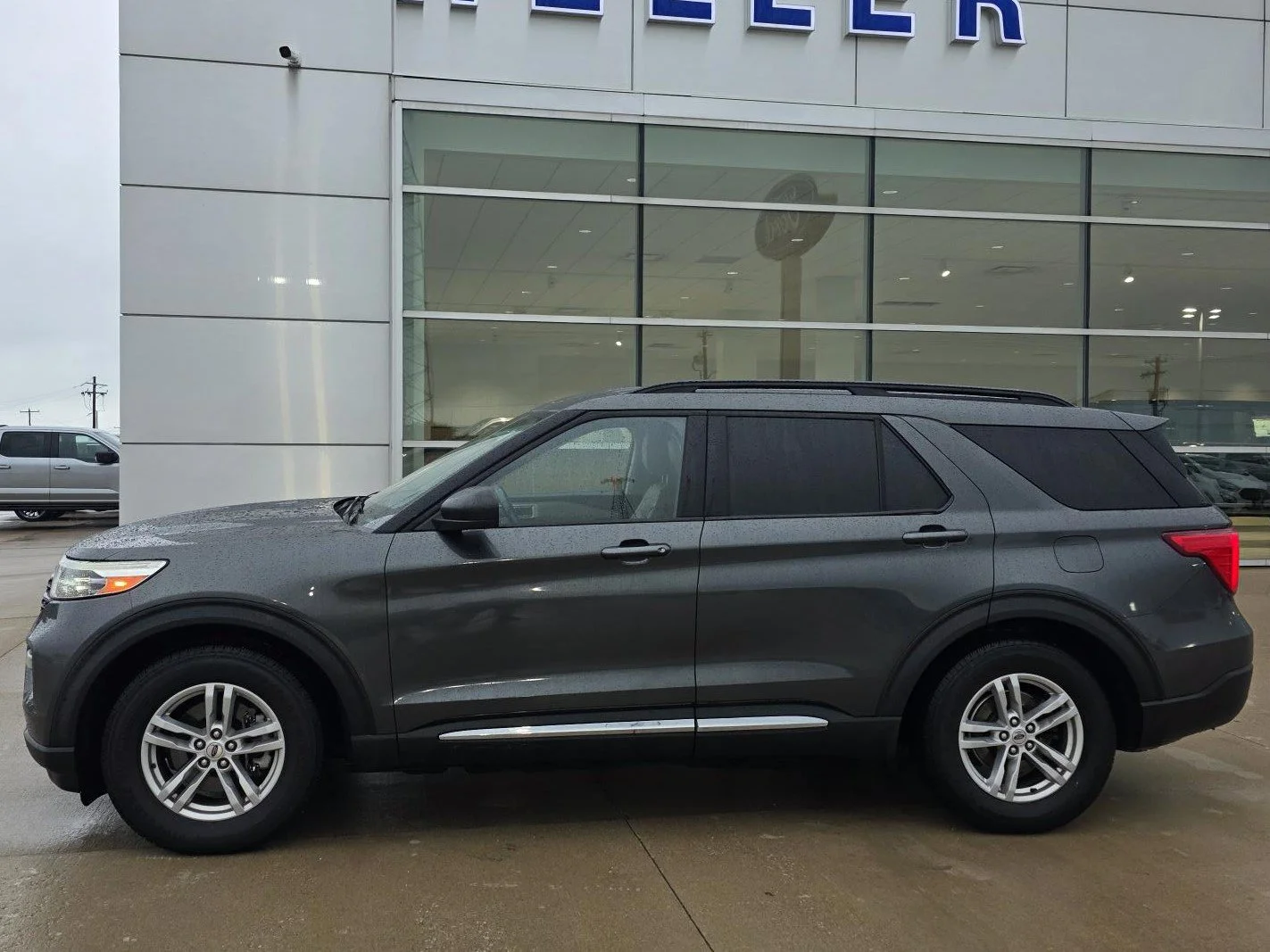 Used 2020 Magnetic Ford XLT image 3