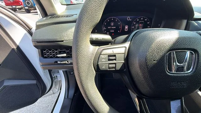 Used 2025 White Honda SE image 27